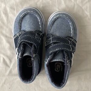 Brand: Place. Toddler boy, size 6 blue shoe.